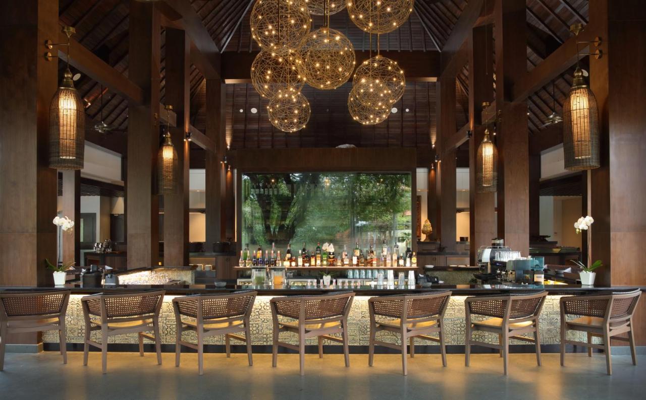 The Anvaya Beach Resort Bali Kuta  Exterior photo The bar at the lobby